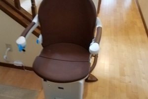 Handicare 2000 with Cocoa Seat and Brown Rails (3)